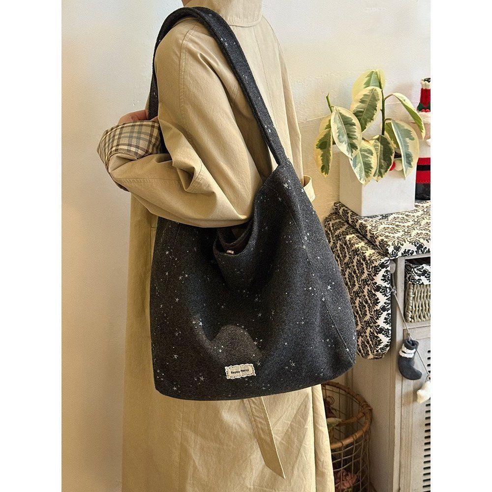 

Tote Bag with Capacity, Single Shoulder Bag, Versatile and Unique Handbag for Casual Use сірий колір