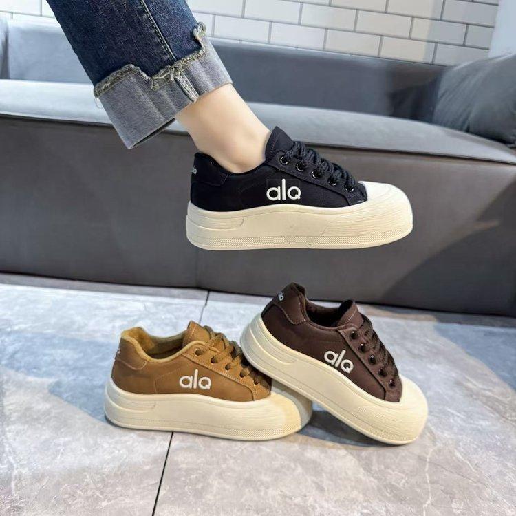 Small height increase thick-soled muffin women's shoes 2025 autumn and winter new versatile soft-soled casual board shoes soft leather single shoes