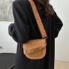 Bolsa pequena simples retrô de outono e inverno, bolsa transversal de corrente da moda feminina, bolsa de ombro simples com textura, tipo sela