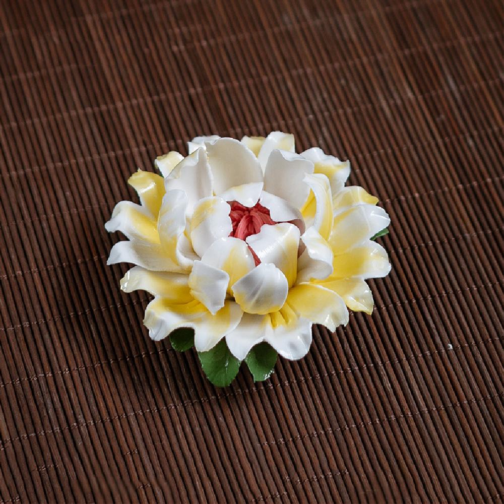 

1 керамическая подставка для благовоний ручной работы в виде цветка пиона, антипригарное цветочное сиденье, ароматизатор и украшение для чайной церемонии в подарок