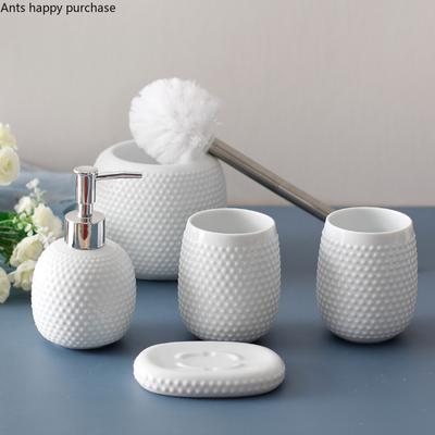 Weißes Badezimmerset aus Keramik, Waschset, Toilettenartikel, Badezimmerzubehör, 5-teiliges Set, Lotionflasche, Mundbecher, Seifenschale, Toilettenbürste