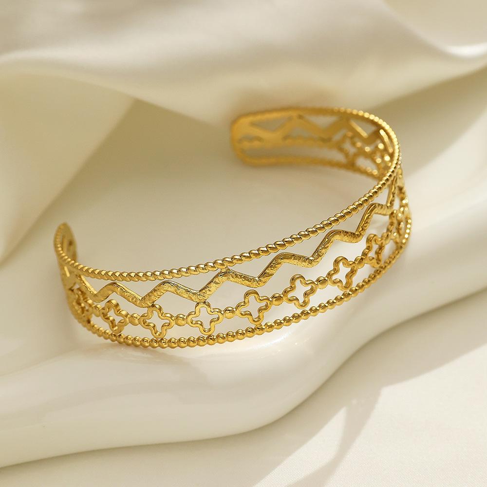 High-end Bracelet, Personalized Trendy Four-leaf Clover C-shaped Bracelet for Women