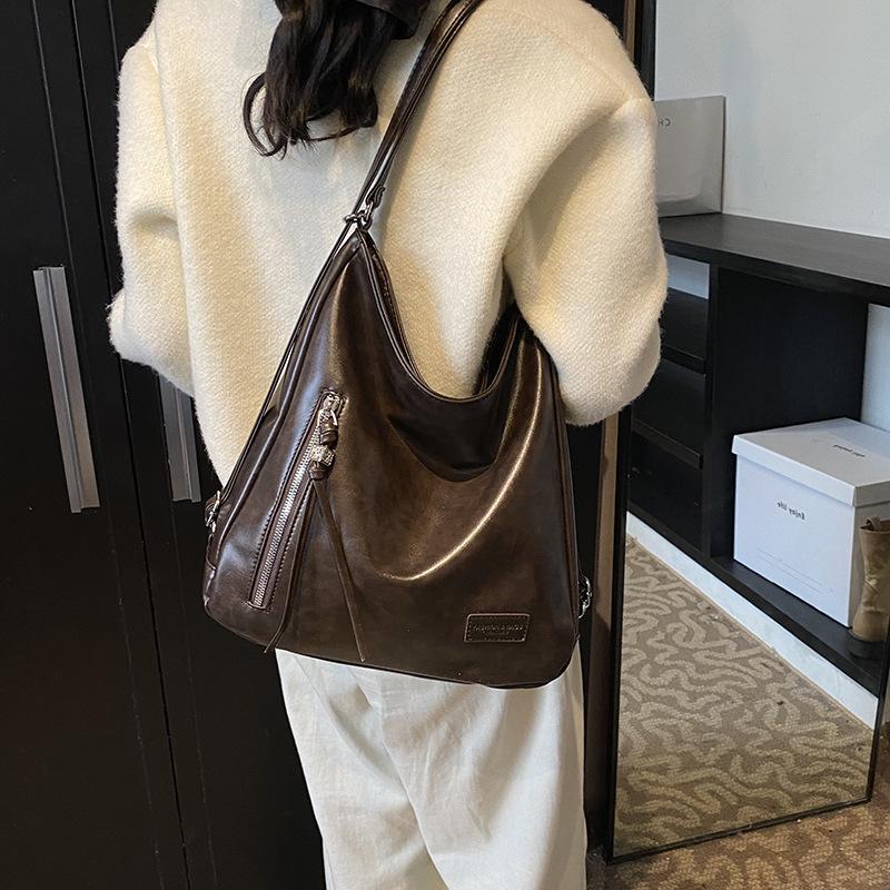 2025 new large-capacity commuter backpack women's bag autumn and winter relaxation personalized double zipper shoulder tote bag