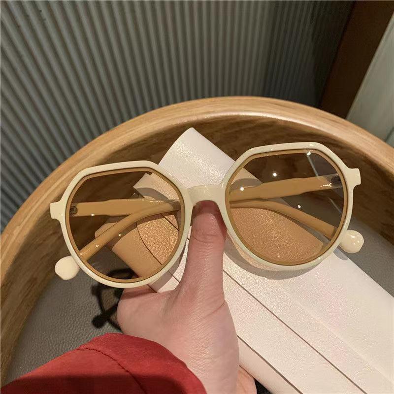 

New Vintage Sunglasses for Women Round Shape Frame Fashion Glasses Big Sunshades Shades UV400 Eyeglasses gafas de sol mujer