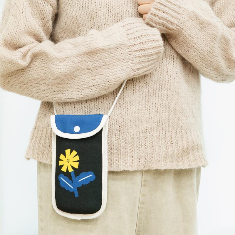 

ANF Cell Phone Pouch Bag B Blahblahbear who is dumb