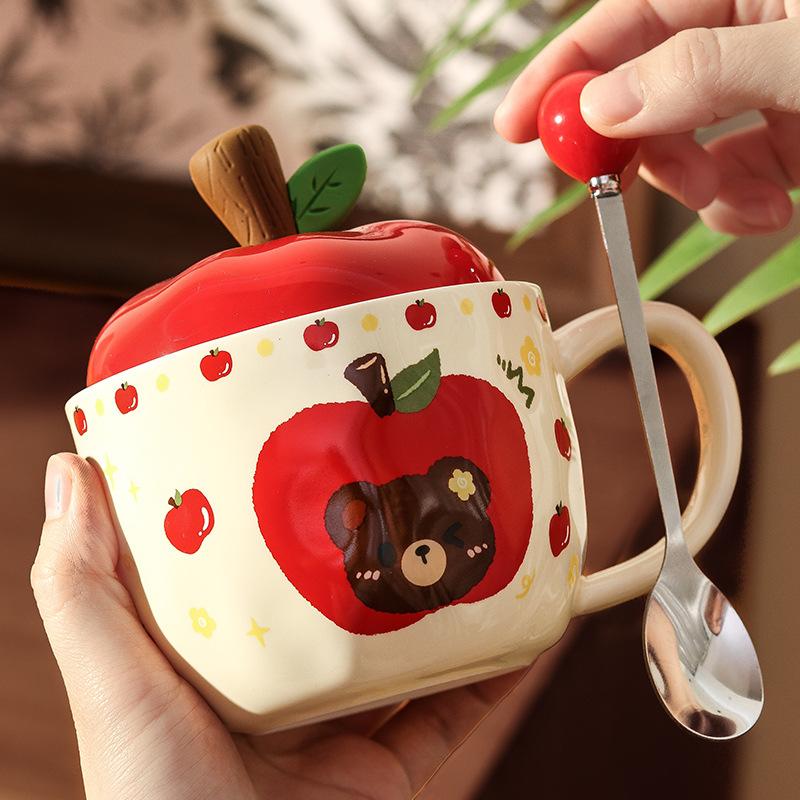 

High-value cute apple ceramic mug with lid spoon couple coffee cup girls Christmas cup birthday gift 401-500ml