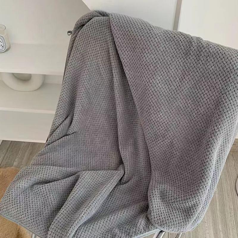 Pineapple Bath Towel Thickened Soft Water Absorbent Bath Towel Coral Plush Beach Bathing Towel for Men and Women Adult Bath Towel