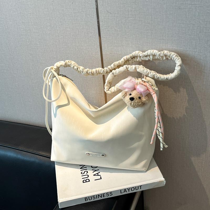 Casual large-capacity bag women's new versatile shoulder underarm bag college student going messenger bag