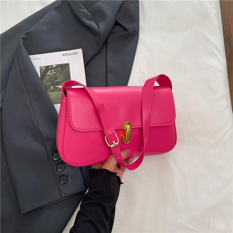 

Нишевая сумка подмышку женская 2025 новая летняя корейская версия женская сумка модная и красивая модная на плечо с замком маленькая квадратная сумка розы красного