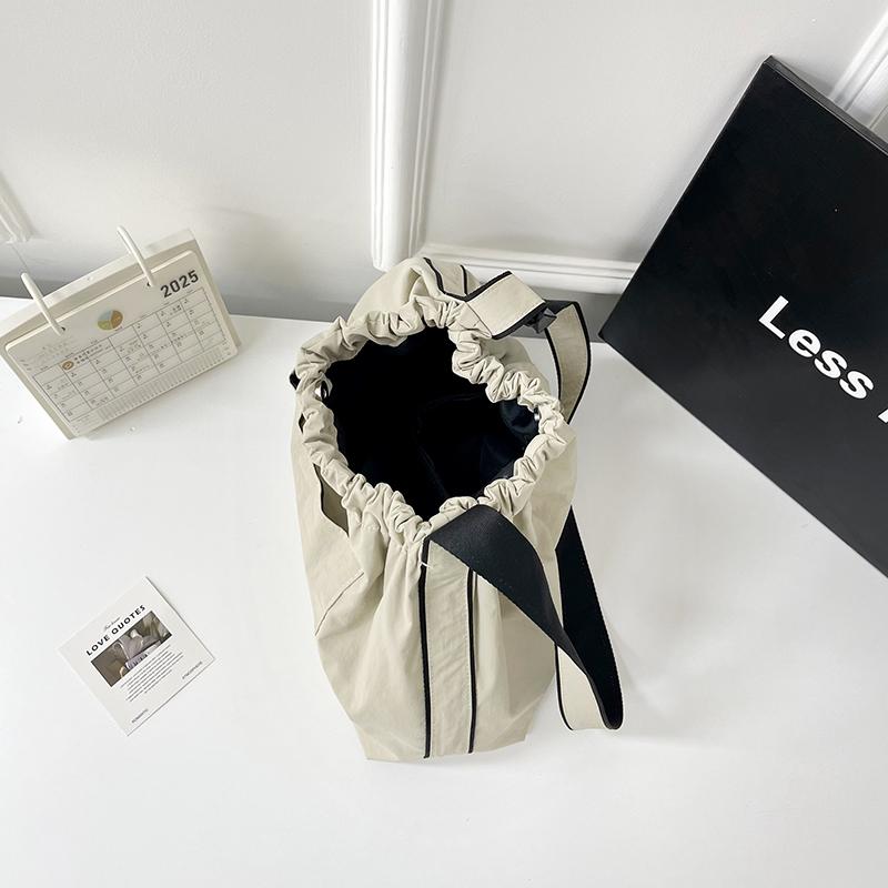 Large Capacity Crossbody Bag Women's Pleated Lightweight Shoulder Bag Underarm Bag