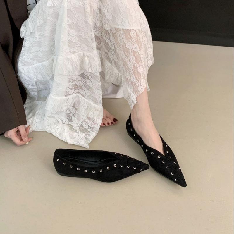 

2025 autumn new retro style shallow mouth single shoes women s pointed head small wedge heel fashion rivet shoes women s shoes 39