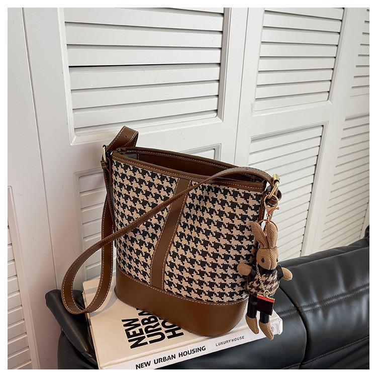 IELGY Ladies Messenger Bag Fashionable All-Match One-Shoulder Checked Bucket Bag