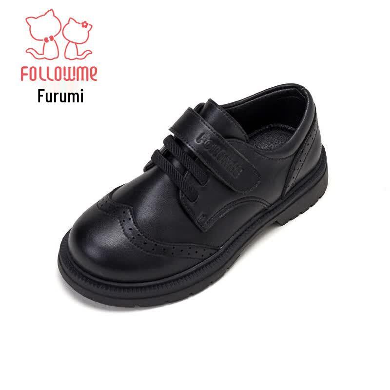 Jungen Lederschuhe im britischen Stil