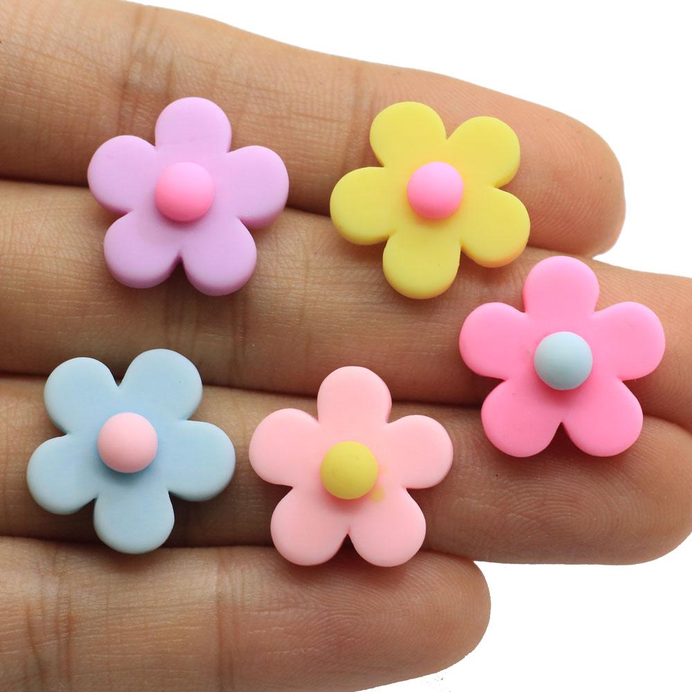 New DIY 100Pcs Mini 18MM Resin Cute Daisy Flower Flatback Stone Flat Back Resin Flower Cabochons Wedding Buttons Craft Scrapbook