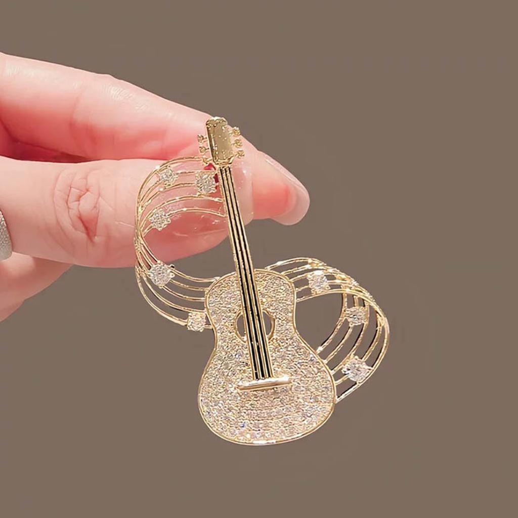 Stilvolle Gitarren-Musiknoten-Brosche mit Strasssteinen Legierung Goldton Anstecknadel Schmuck für Musiker Konzert Party Accessoires