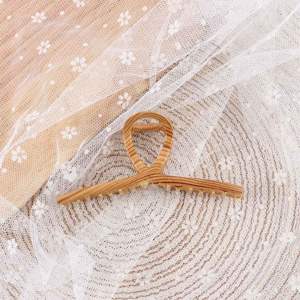 And Autumn Fashion Design Temperament Metal Wood Grain Hair Claws Shark Grab Clip Women Hair Accessories Korean Style Hair Claw