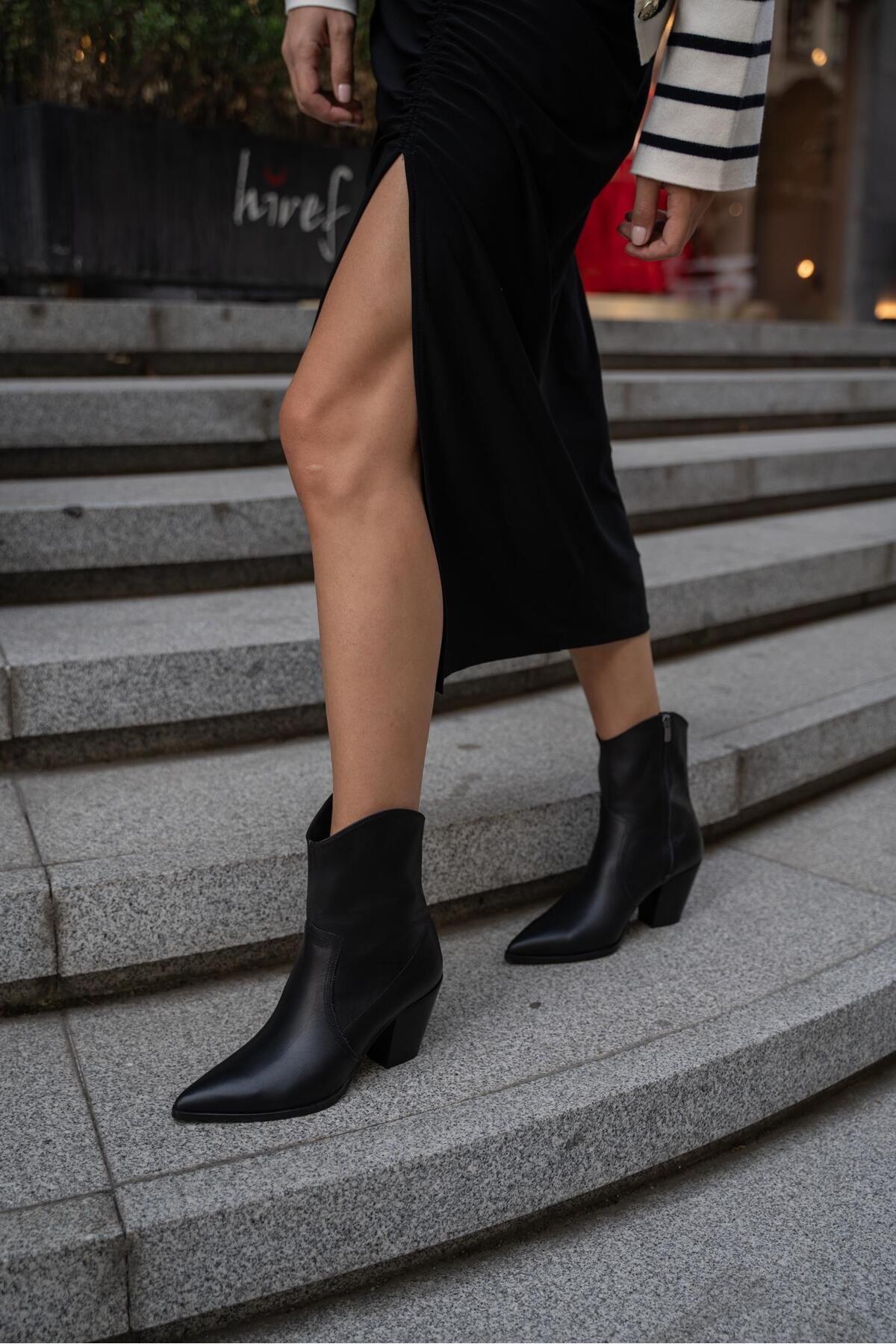 

Женские современные стильные модные черные кожаные сапоги Larissa 37