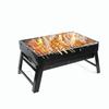 Grote opvouwbare draagbare zwarte BBQ-barbecuegrill buiten houtskoolreispicknick