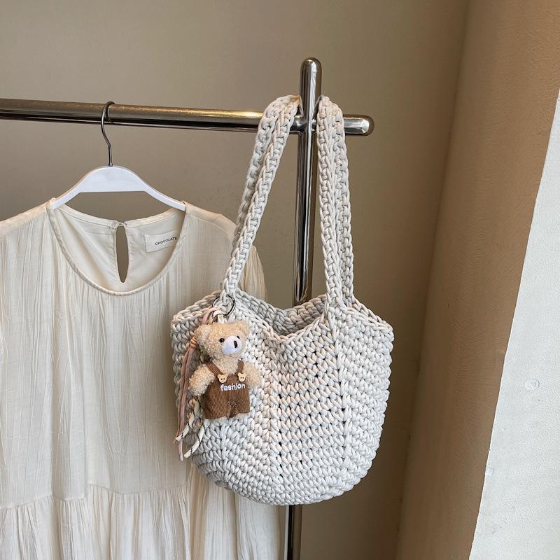 Popular niche design knitted bag new versatile shoulder bag leisure vacation tote bag