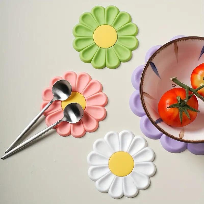 Daisy Coasters Silicone Material Cute Flower Shape High Temperature Resistant Coffee Coasters Silicone Mats for Kitchen Counter