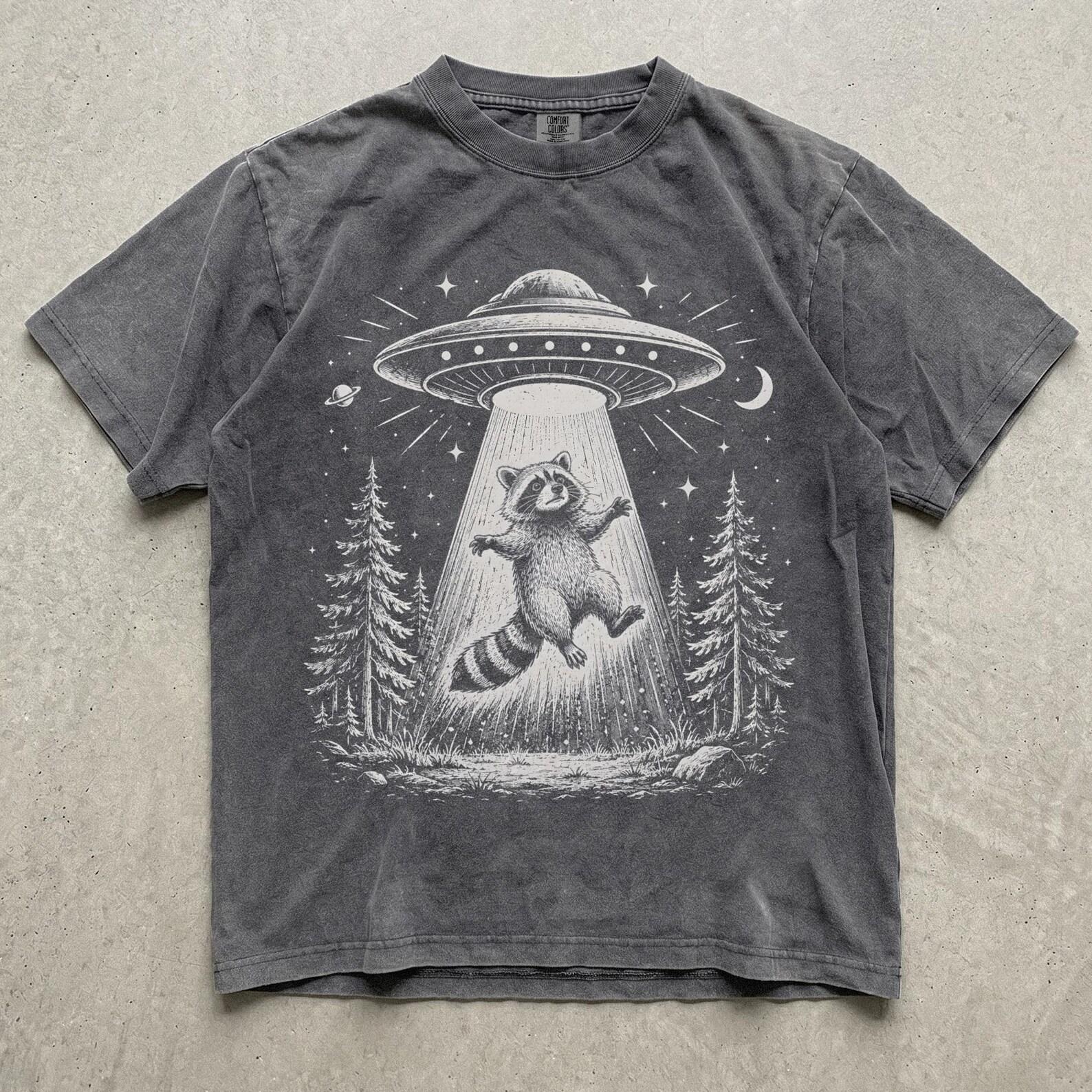 Raccoon UFO Shirt, Funny Raccoon Meme Tee, Vintage Alien Abduction Shirt, Unisex Cryptid Graphic T shirt, Trash Panda Lover Gift M