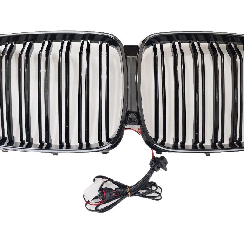 LED osvětlená leskle černá dvoudílná mřížka pro BMW X5 G05 2019-2022
