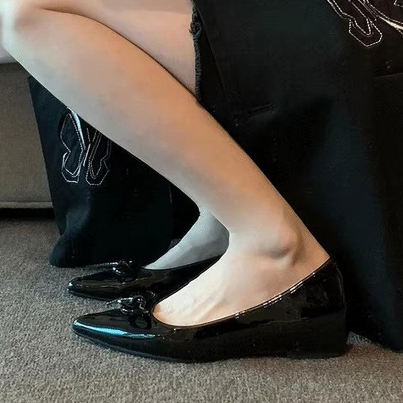 2026 New French Bow Pointed Toe Flat Shoes Women's Shallow Mouth Inside Heighten Commuter Soft Sole Shoes