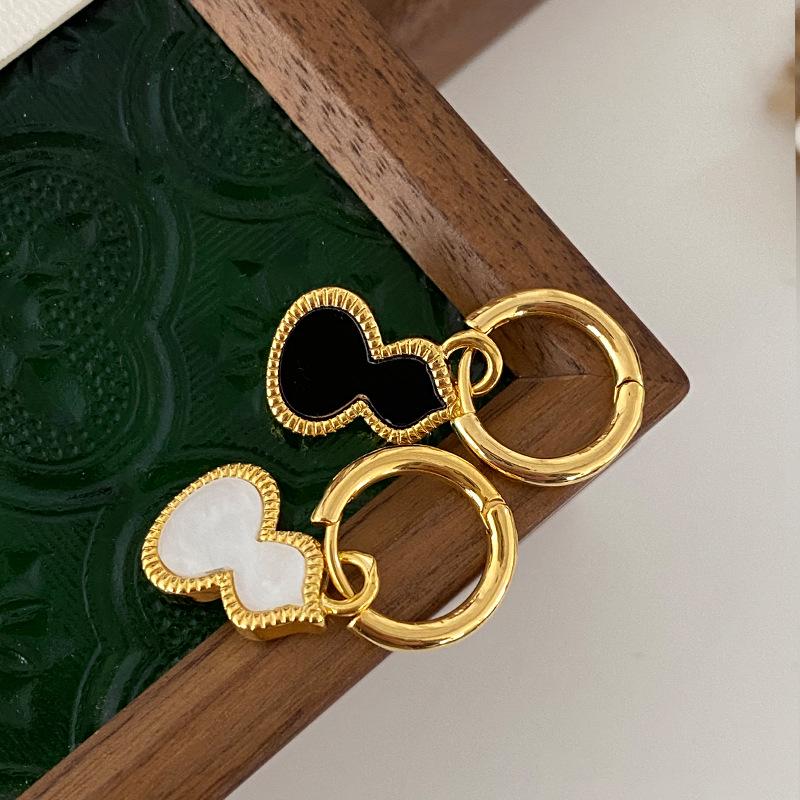 

Двусторонние каффы для ушей в форме тыквы: Натуральный перламутр, Нишевый дизайн, Серьги класса люкс для женщин, Осень/Зима 2024, Высококлассный стиль. чёрный/белый