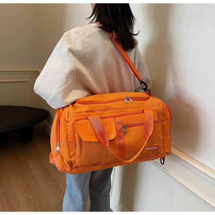 Large Capacity Waterproof Lightweight Travel Bag for Men and Women - Fashionable Handheld Storage for Short Trips and Sports.