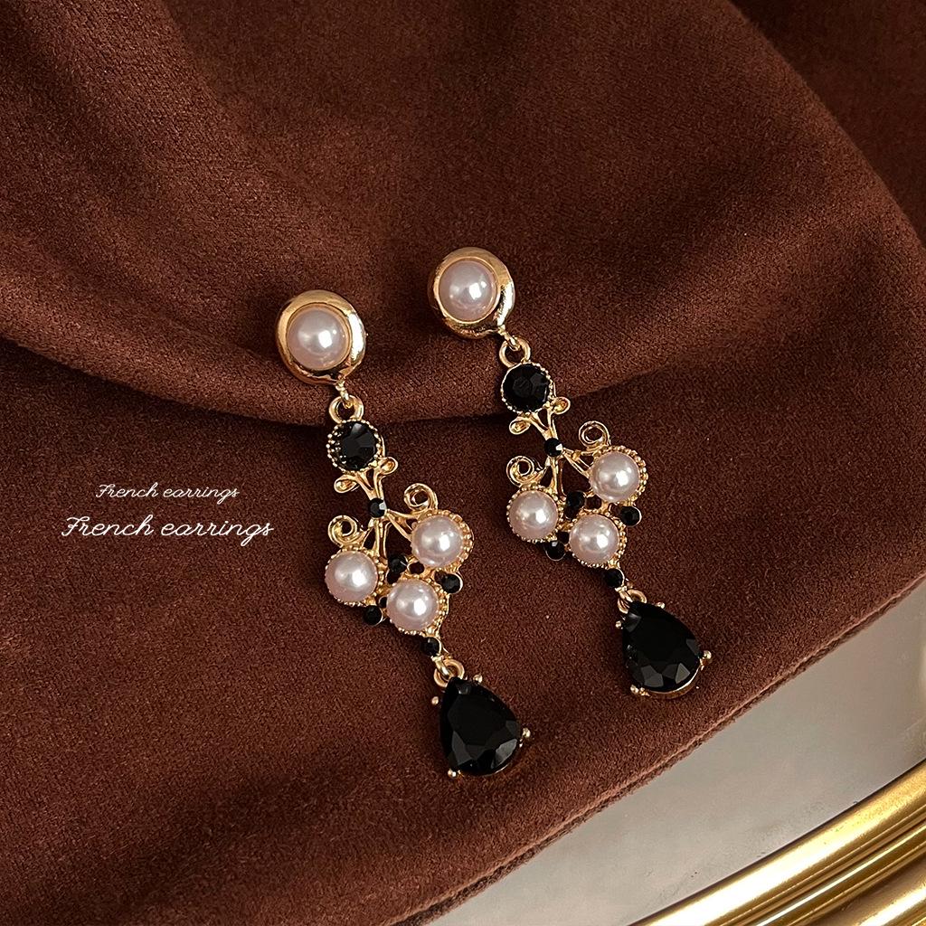 Chinese-Inspired Elegant 925 Silver Stud Earrings with Exaggerated Design