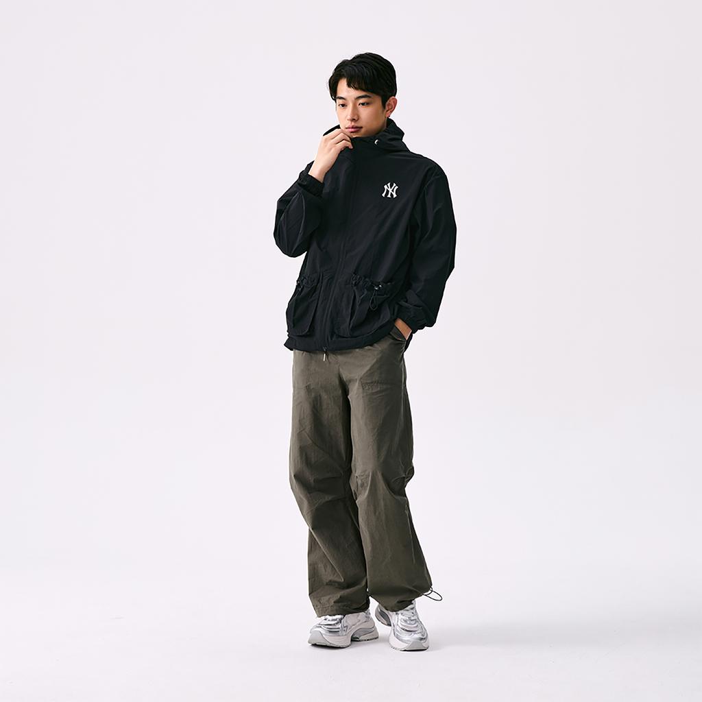 New MLB New York Yankees Basic Collection SS25 Windproof Jacket Unisex Black 3AWJB0453-50BKS