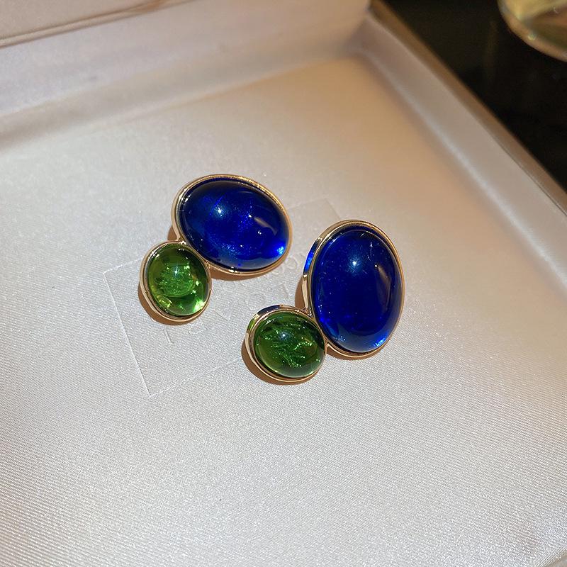 

Серебряные игольчатые синие металлические серьги неправильной формы - морщинистые, легкие, роскошные, высококачественные, подчеркивающие темперамент и индивидуальность аксессуары