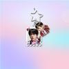 Llavero Acrílico BTS, Bangtan Boys Foto Real + Figura de Dibujos Animados Llavero Doble con Cierre de Estrella, Encanto para Bolso de Fans Kpop ARMY