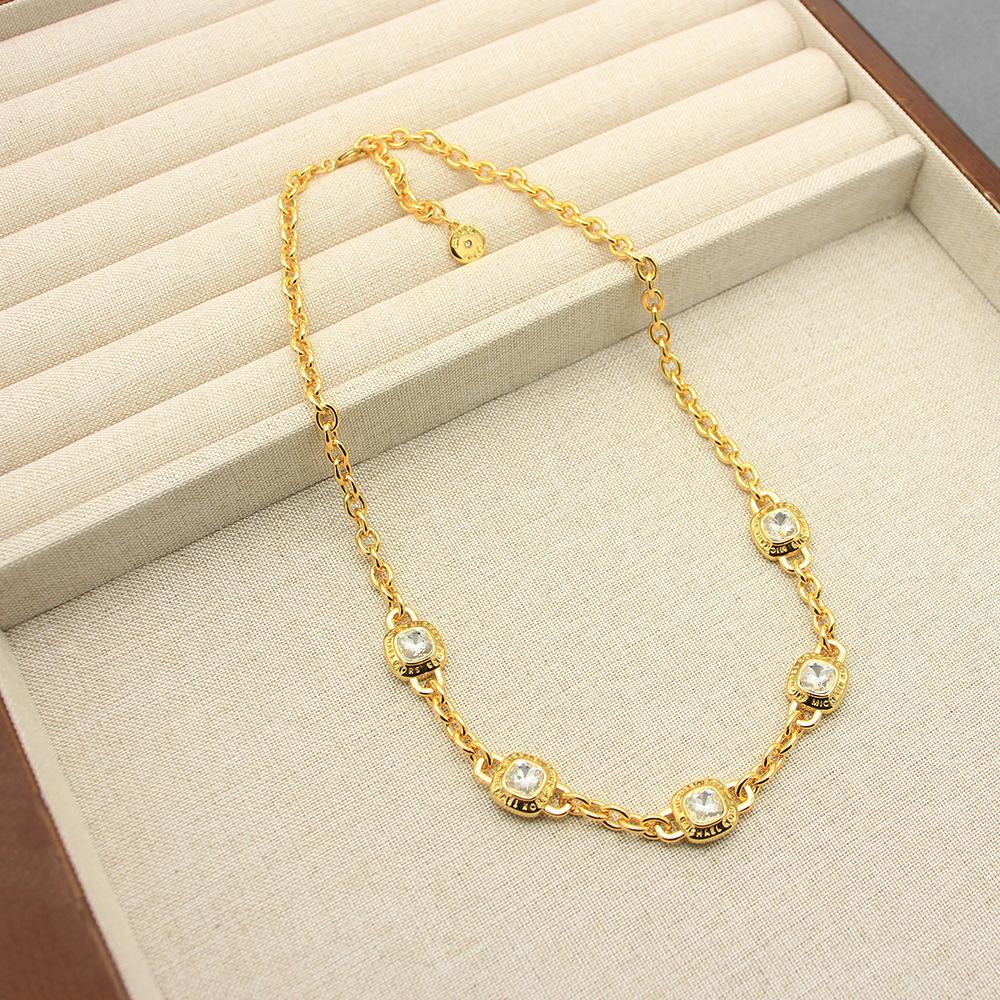 Designschmuck Damen High-End Halskettenzubehör Damen Mk Kupferplattiert Echtgold Schlüsselbeinkette Armband Set