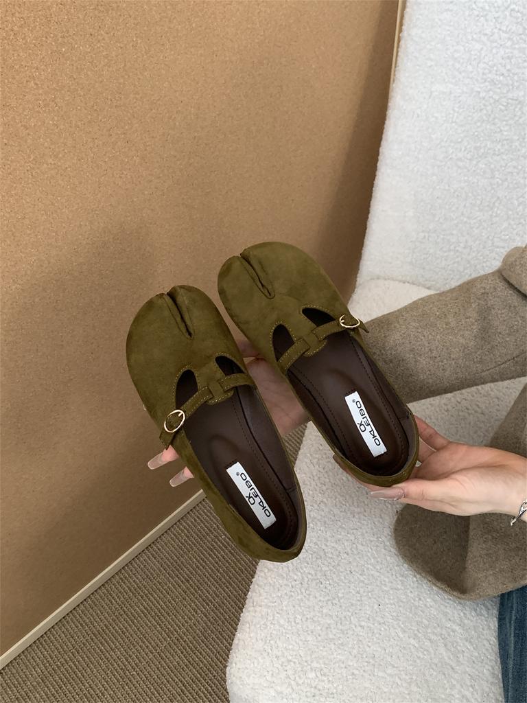 Retro Mori niche split-toed round head single shoes women's suede flat bottom one pedal French temperament pig's trotters grandma shoes autumn