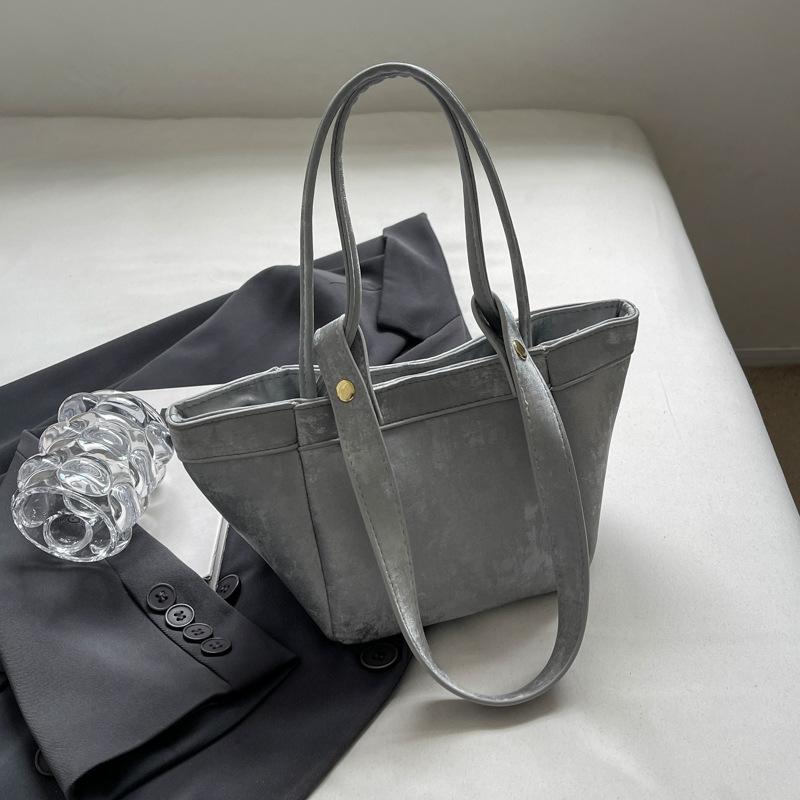 Stylish and simple handbag bag women's 2025 new spring and summer foreign style underarm bucket bag ins shoulder bag tide