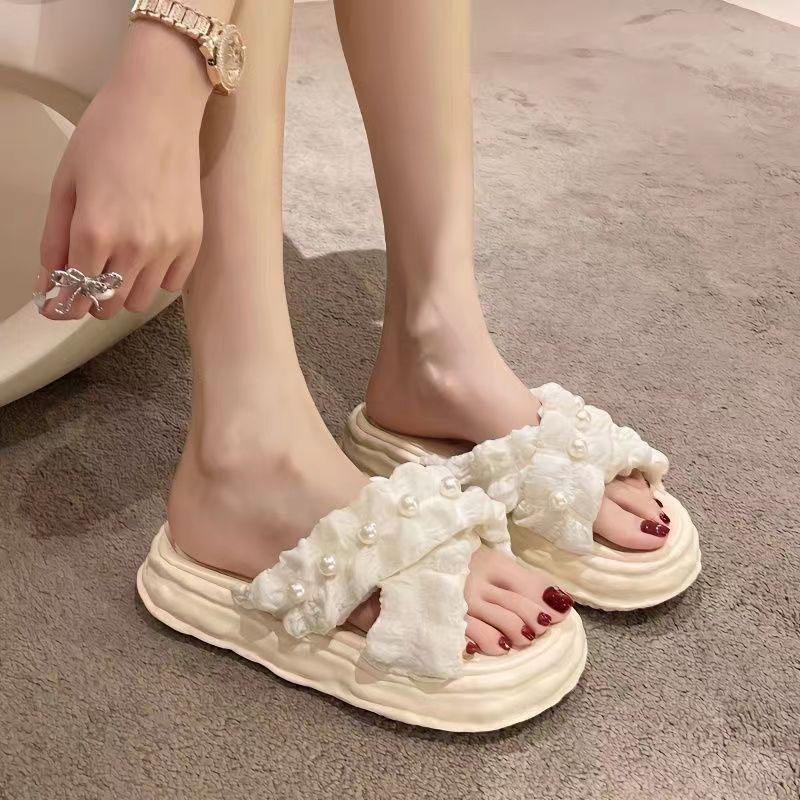 2025 New Fairy Style Sponge Cake Thick Soled Dissolved Shoes for Beach and Beach, Ins Pearl Cool Slippers for Women's Outdoor Wear