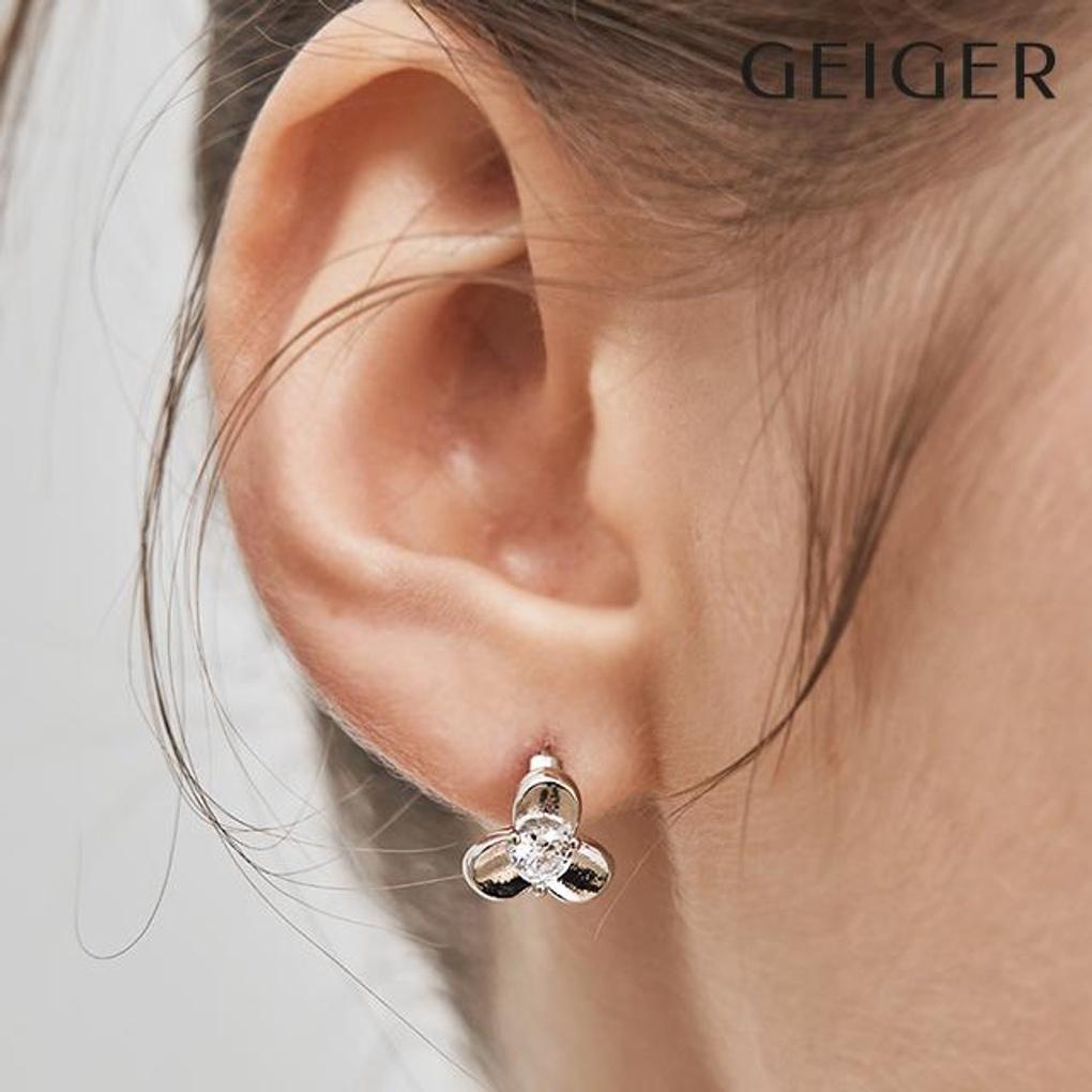 Silver Flower Simple One-Touch Earrings GISVEE125