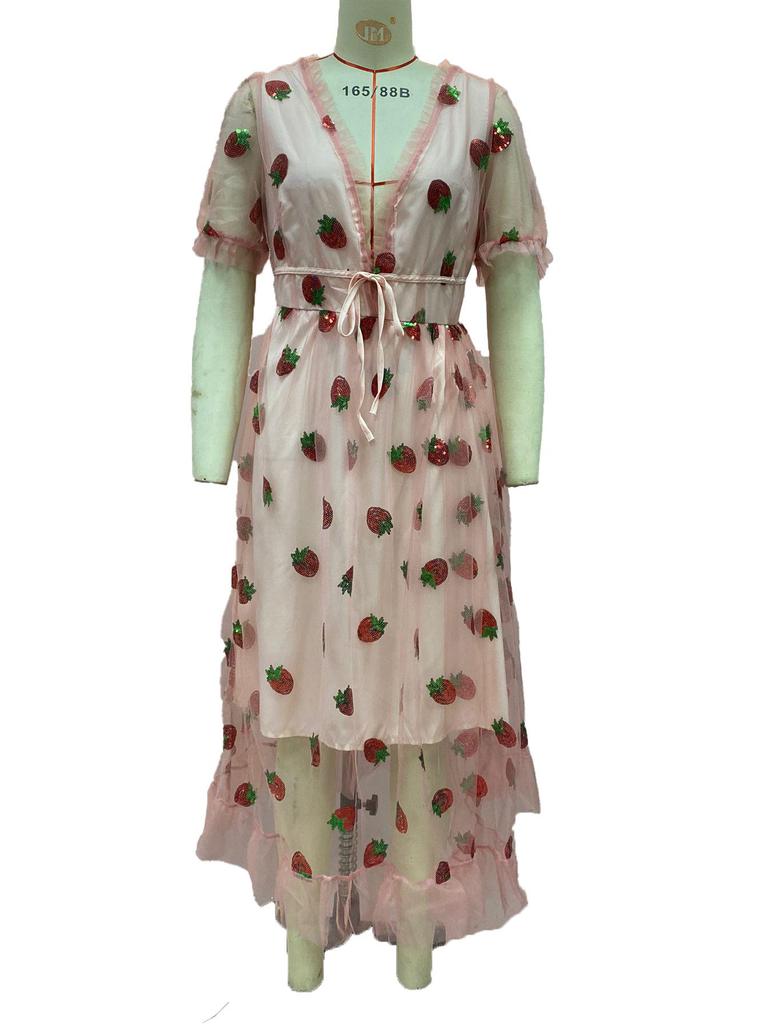 2025 Francouzské šaty s dlouhou plisovanou sukní z flitrů a síťoviny s jahodovým potiskem