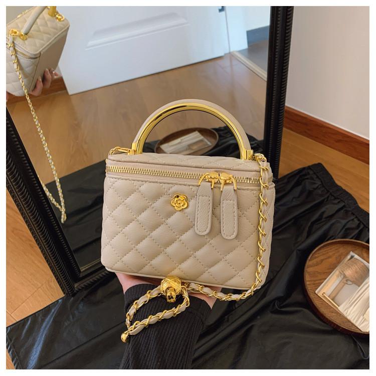 Small Quilted Chain Box Bag For Women With Zipper Closure And Card Pocket For Casual Travel