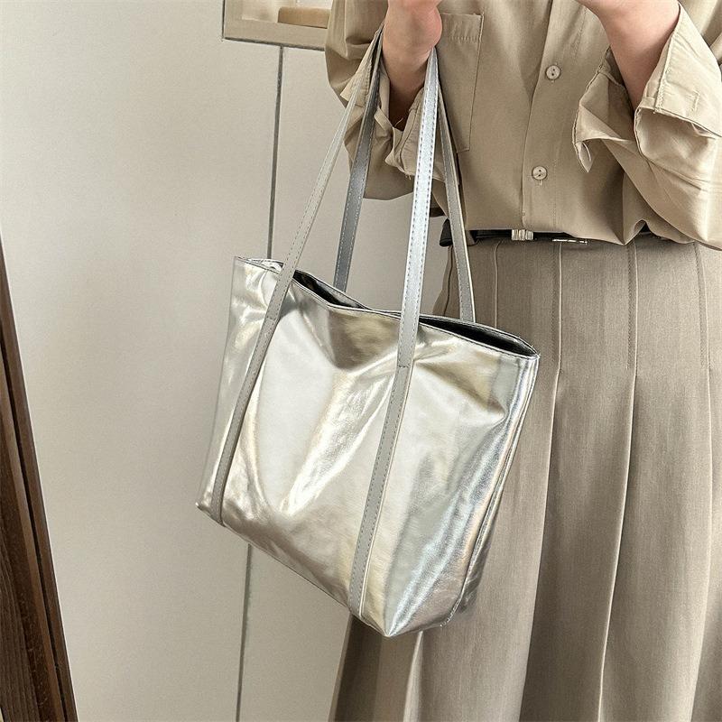 Simple retro bag women's new fashionable large-capacity shoulder women's bag texture commuter tray