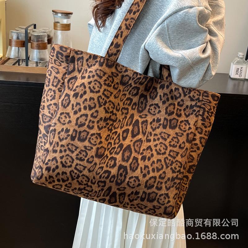 Leopard print bag women's 2025 new super popular tote bag large-capacity college student class commuter bag shoulder bag