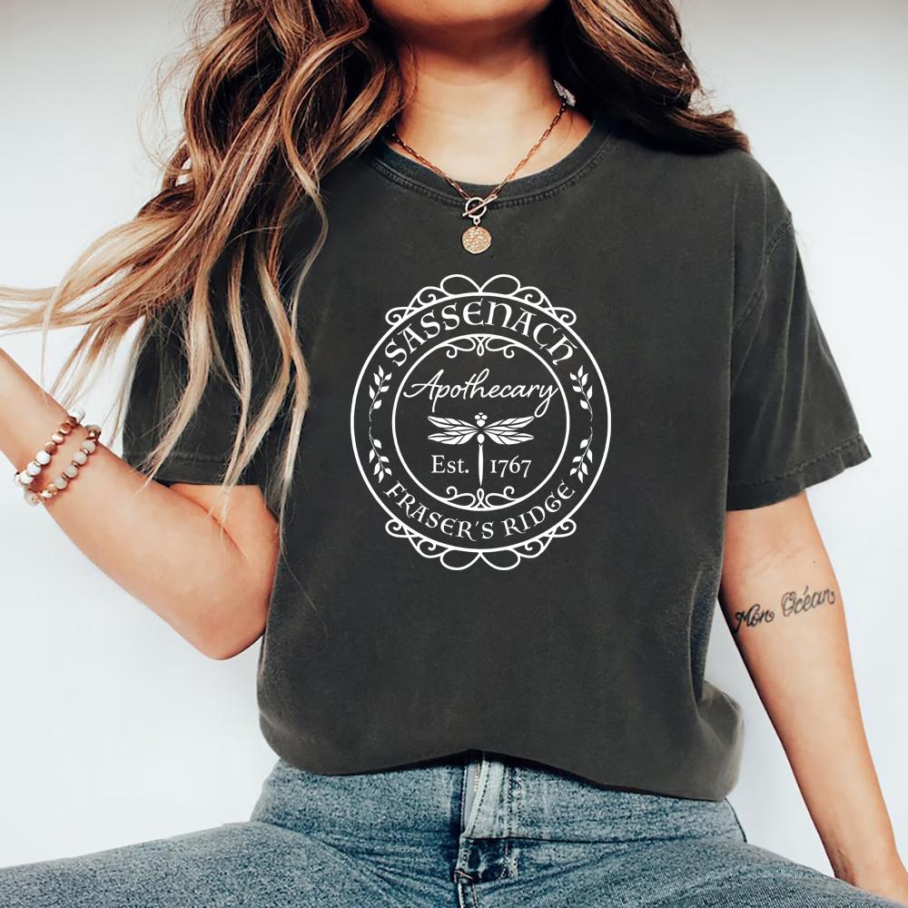 Sassenach T-Shirt Claire Shirt Outlander Buchserie T-Shirt Jamie Fraser T-Shirt Dinna Fash Fan Geschenk Frau T-Shirts Grafik T-Shirts M dunkelgrau