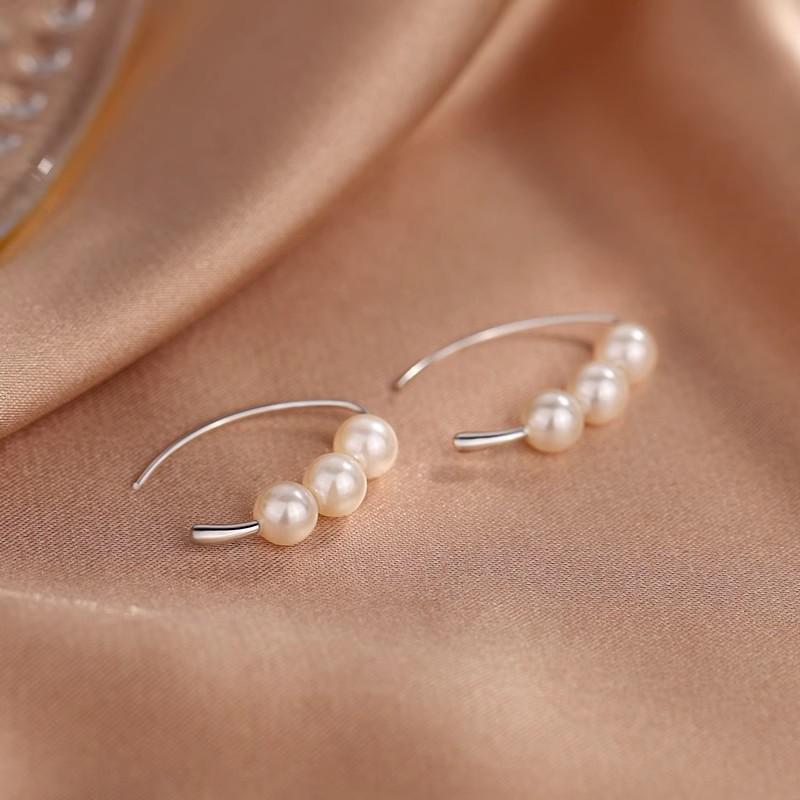 Exquisite Pearl Hook Earrings: Elegant & Versatile Design for Women