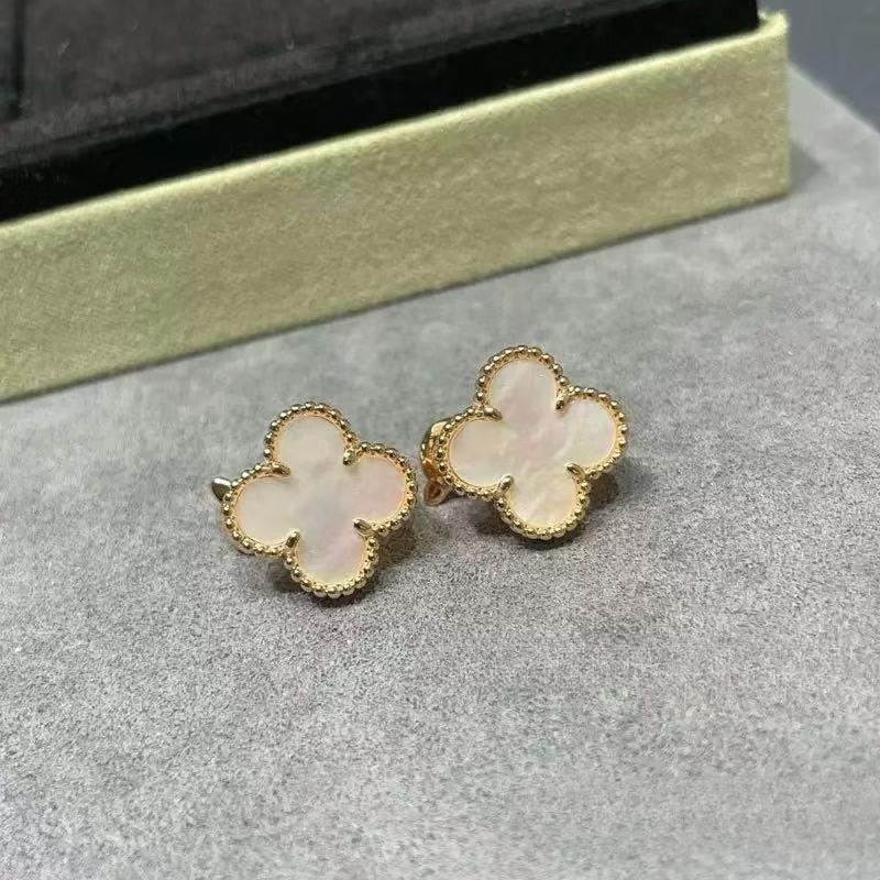 High-quality Lucky Four-leaf Clover Earrings Agate White Mother-of-pearl Earring Buckle Temperament All-match Earrings