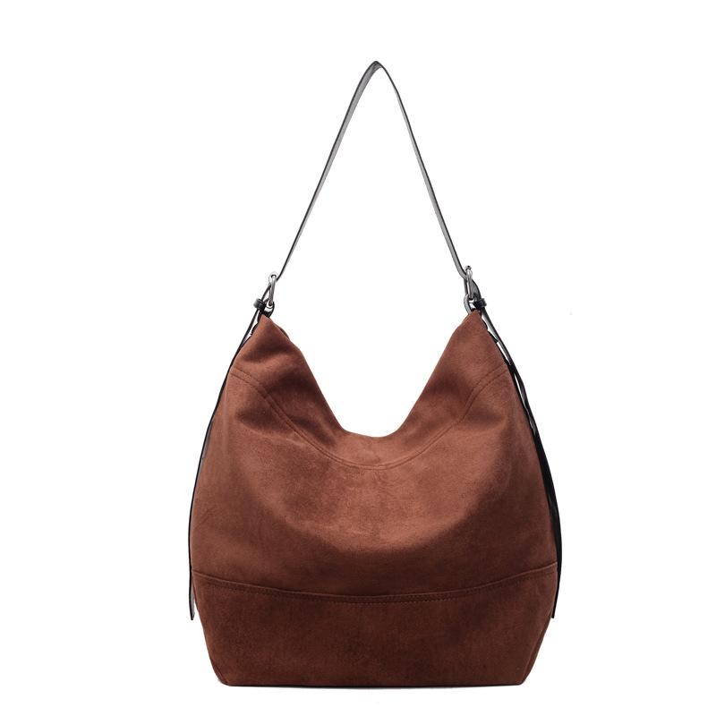 

Matte large-capacity bucket bag women s 2025 autumn/winter new Korean shoulder bag high-value underarm bag trend темно-коричневого кольору