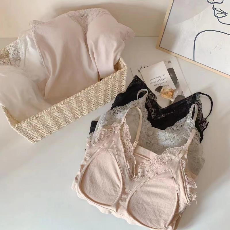 Seamless Lace Trim Camisole with Built In Bra Slim Fit for Summer Style