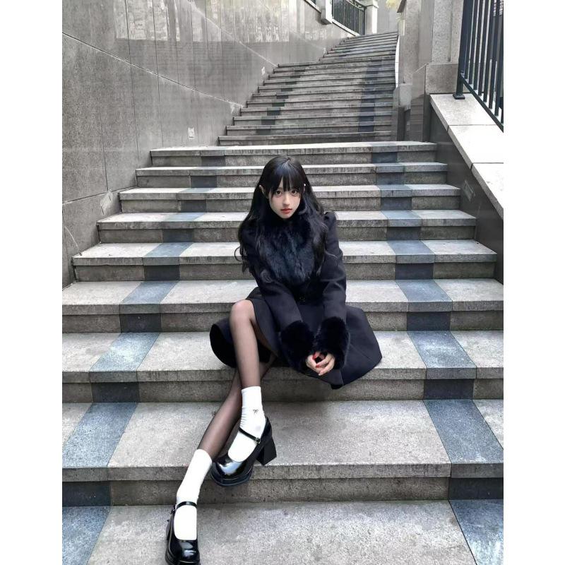 Korean Style Chic Waist-Cinching Woolen Coat - Long-Sleeved Padded Jacket for Women