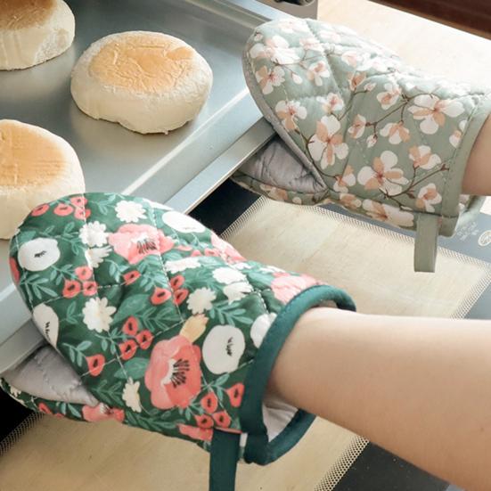 1Pc Insulated Glove Hanging Ring High Temperature Resistance Heart-shaped Hand Clip Insulation Pad for Bakery Shop