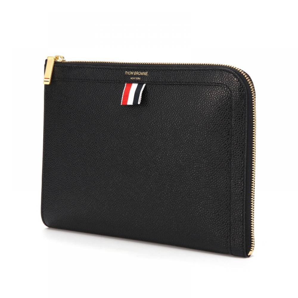 Tom Brown Mac072a 00198 001 Pebble Grain Three Line Tab Mini Clutch Bag